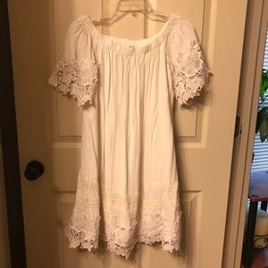 White dress lace sleeves